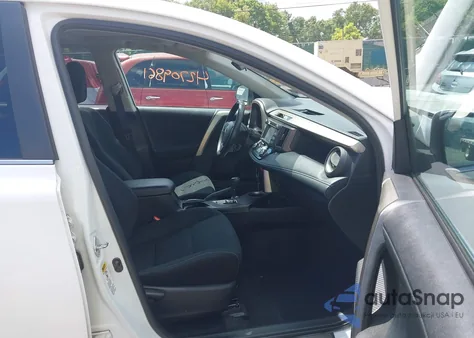 2015 Toyota Rav4 Xle z USA, uszkodzony, nr VIN 2T3RFREV3FW380728